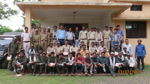 Photograph of the trainers and trainees in Pench