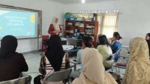 Ms. Muti explains the importance of saving