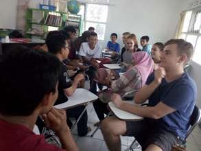 Practising English with Edutourism participants