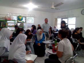 English class: Practising with foreigner