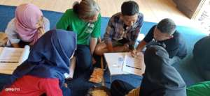 The tutors help the participant to fill the module