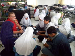 English students interaction with UWCSEA students