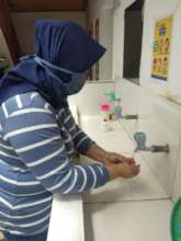 Washing hand before join the class