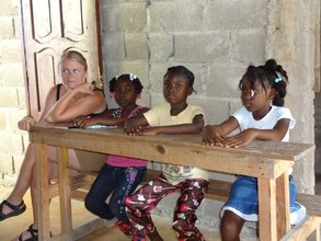 Volunteer and students paying attention to lesson.