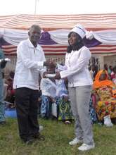 Graduand collecting her certificate
