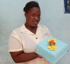 Vivian hold one of her cake designs after class