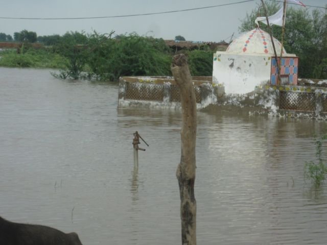 Installation of Hand Pump for flood affectess