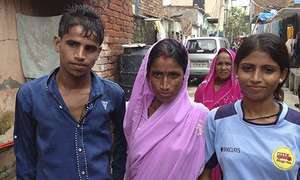 Akhilesh with her brother and mother in Bakkarwala