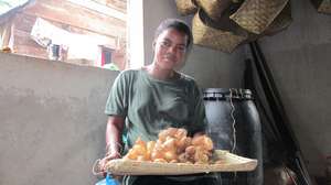 Nirina shows off her product